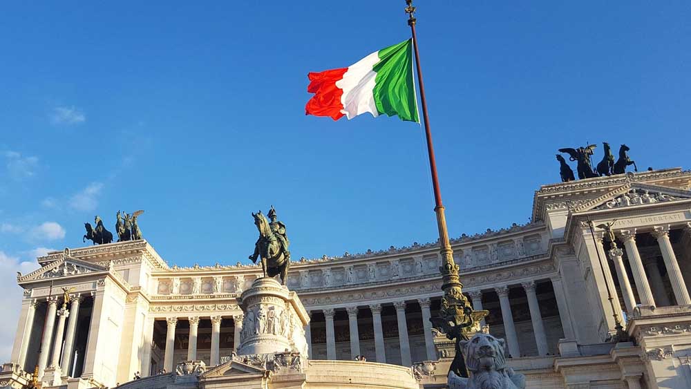 La politica che non fa rumore, rispetto e confronto oltre le bandiere
