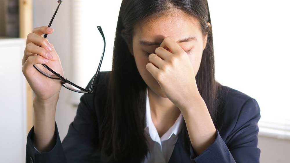 Straining sul lavoro, lo stress invisibile che svuota ruolo e autostima