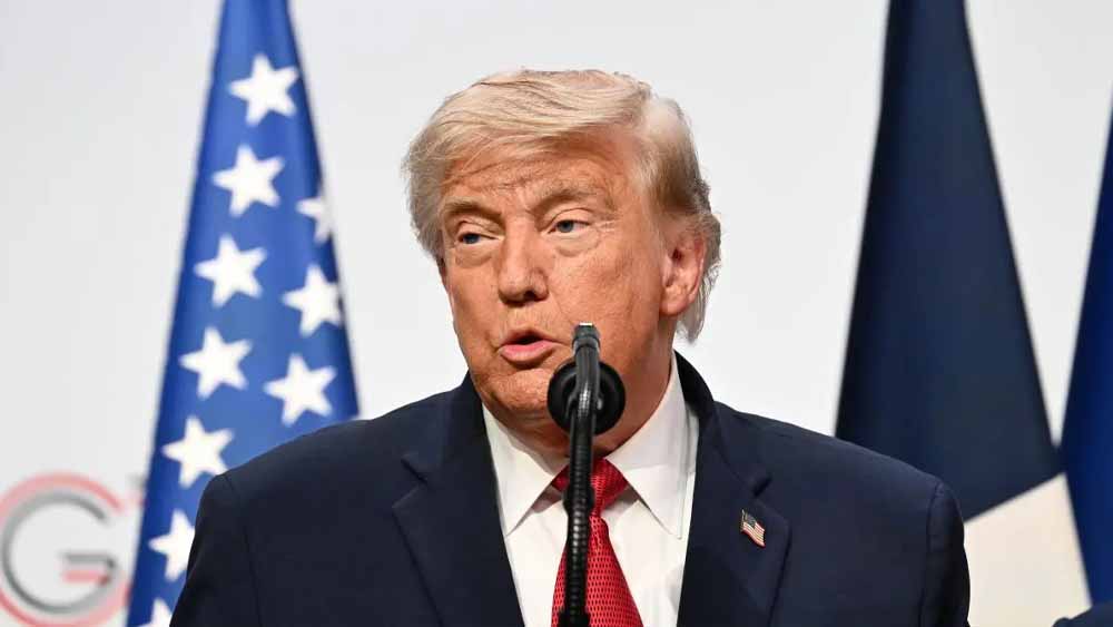 Trump firma il memorandum con l&rsquo;Iran, verso la riapertura dello Stretto di Hormuz